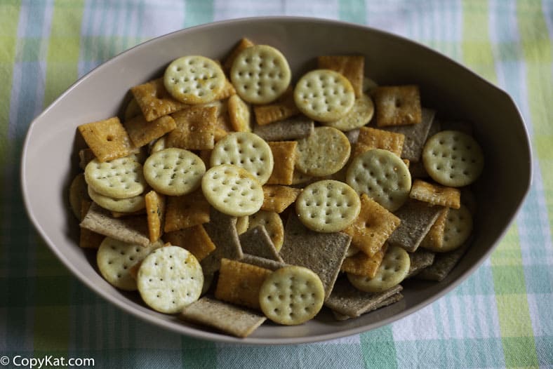 A bowl of seasoned crackers. 