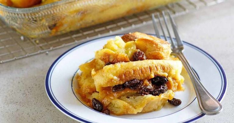 bread pudding with raisins