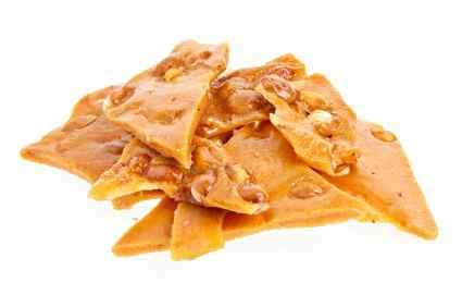 peanut brittle that is quick and easy to make