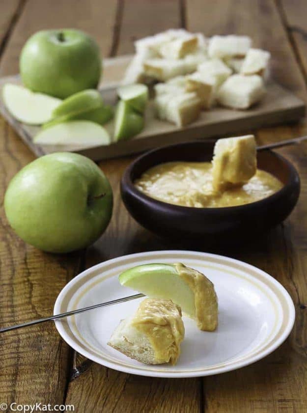 Copycat Melting Pot Cheddar Cheese Fondue - CopyKat Recipes