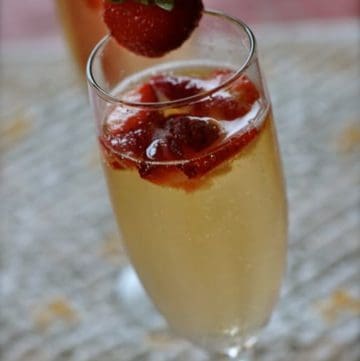 picture of strawberry bellini cocktail