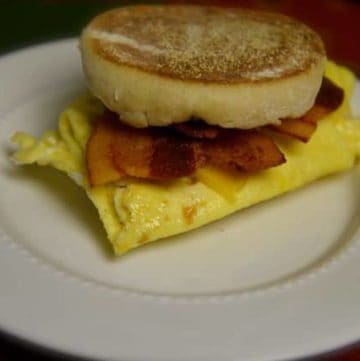 muffin with bacon and smoked gouda cheese