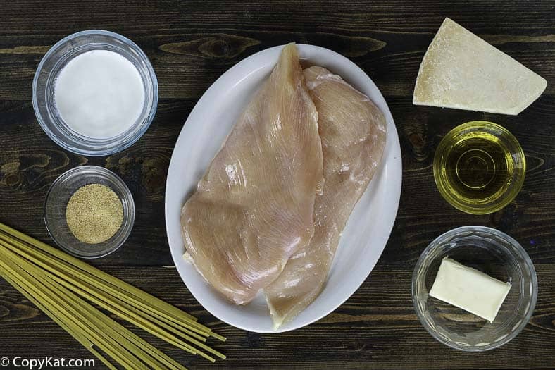 Ingredients for making the copycat recipe for Olive Garden Grilled Yellow Alfredo. 