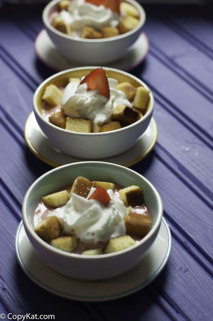 Make this delicious Strawberry soup with toasted Sara Lee Pound Cake, this makes for a delicious Brunch dessert. 
