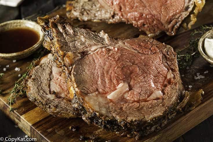 https://copykat.com/wp-content/uploads/2016/12/how-to-make-the-perfect-roast-beef-in-the-oven-fb.jpg