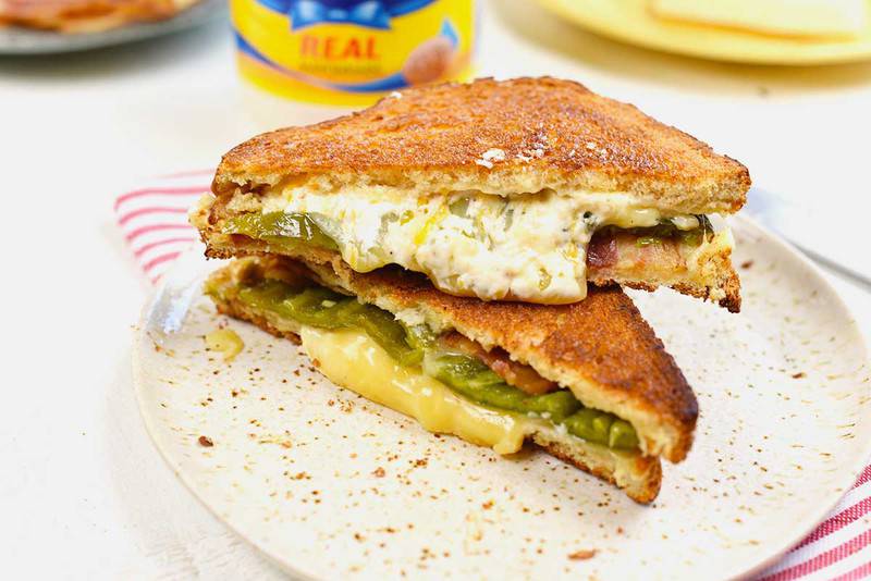 Make your own amazing Jalapeno Popper Sandwich, it's perfect for your next tailgating party. 