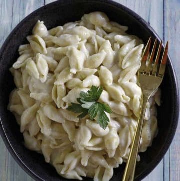 Homemade Panera Bread Macaroni and Cheese in a bowl.