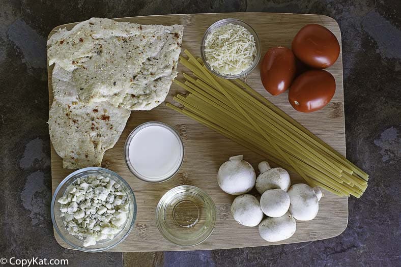 Ingredients to make Copycat Johnny Carinos Gorgonzola Chicken