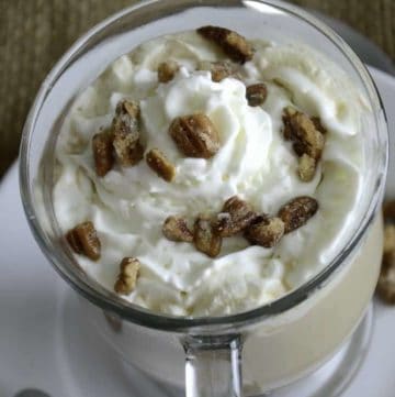Recreate the Starbucks Maple Pecan Latte at home. This makes the perfect cup of coffee for the weekend. #latte #starbucks #copycat #coffee