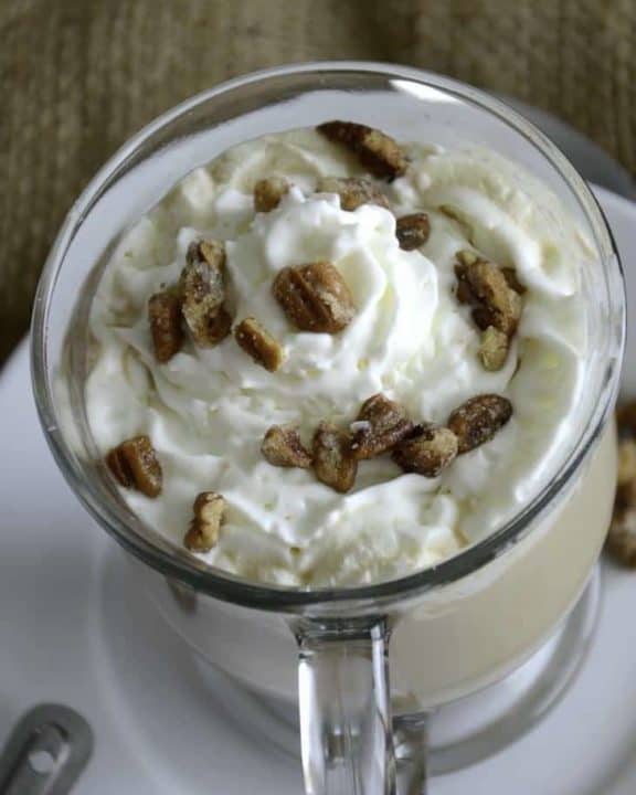 Recreate the Starbucks Maple Pecan Latte at home. This makes the perfect cup of coffee for the weekend. #latte #starbucks #copycat #coffee