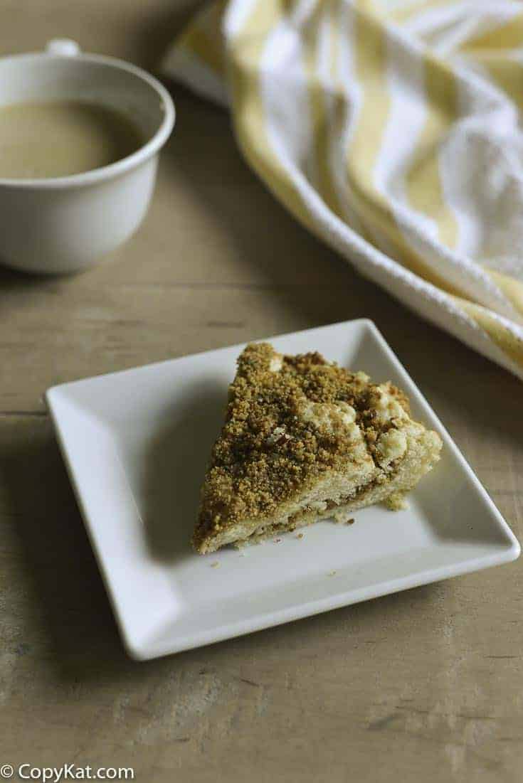 Enjoy this Sour Cream Graham Streusel Cake, it's super easy to make, and it goes perfect with a cup of coffee. 