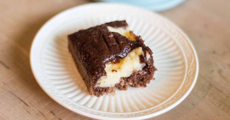 Enjoy this Earthquake cake, it's the perfect combination of German Chocolate Cake and Cheese cake filling.   #chocolate #cheesecake #cake #cakemix