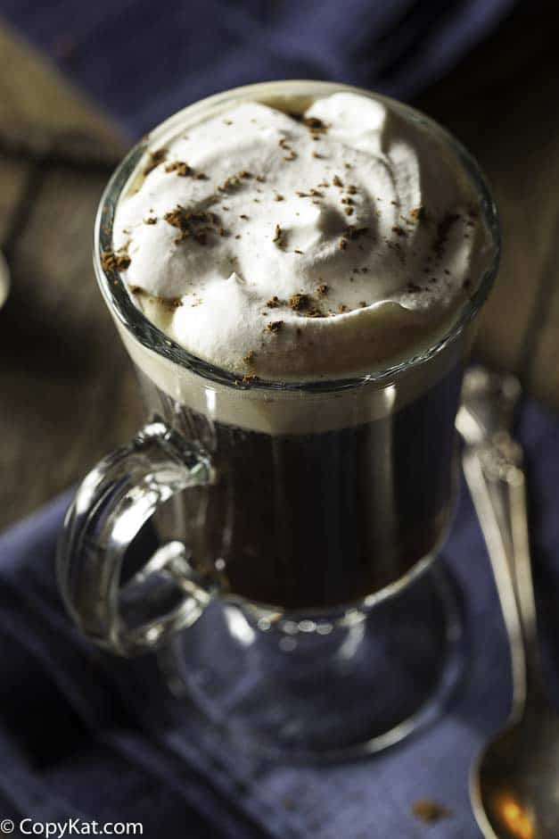 Make a homemade Irish Coffee with Whiskey and Whipped Cream. So easy, and oh so tasty. #irishcoffee #coffee