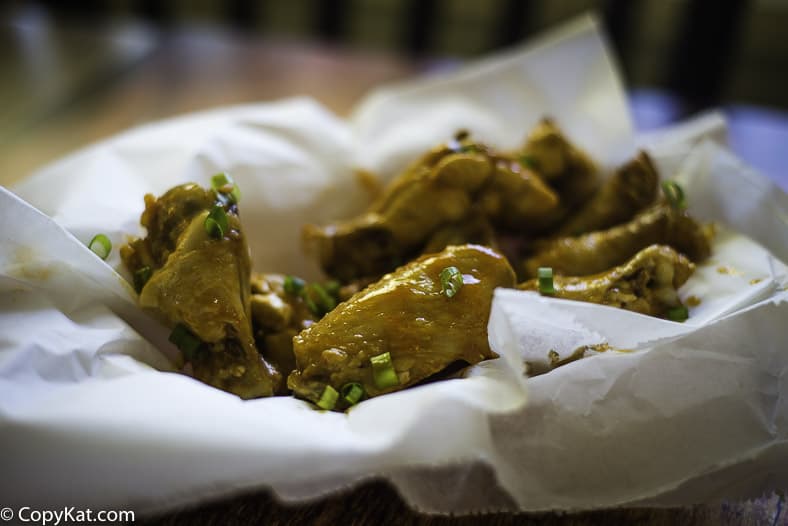 a basket of garlic buffalo chicken wings