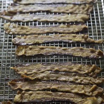 A pound of bacon that has been cooked in the oven.