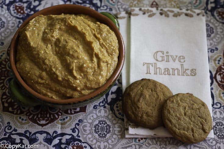 ginger snaps and pumpkin pie dip