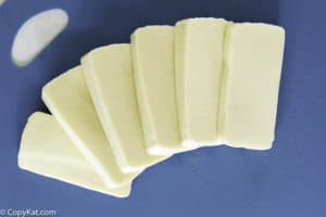 sliced and chilled mozzarella cheese