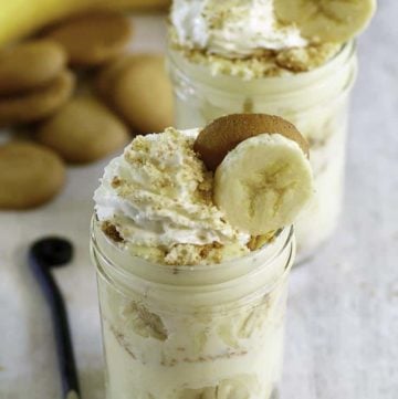 two mason jars filled with Cracker Barrel Banana Pudding