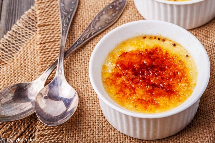 creme brulee and two spoons