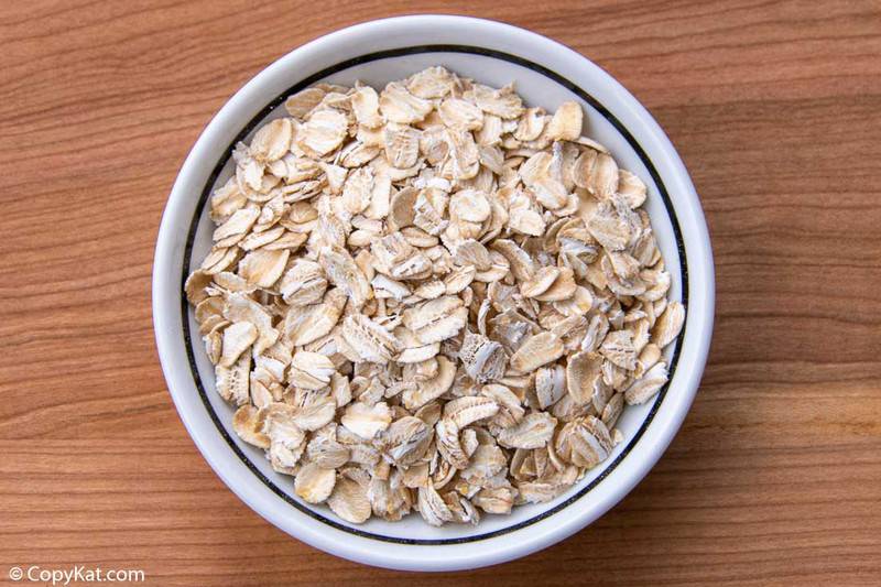 a bowl of uncooked old fashioned oats