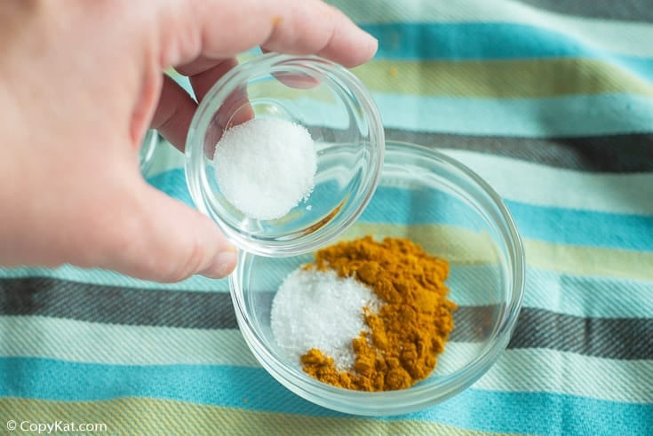 adding salt to curry popcorn spices