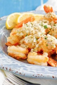 shrimp scampi fritta on a blue plate