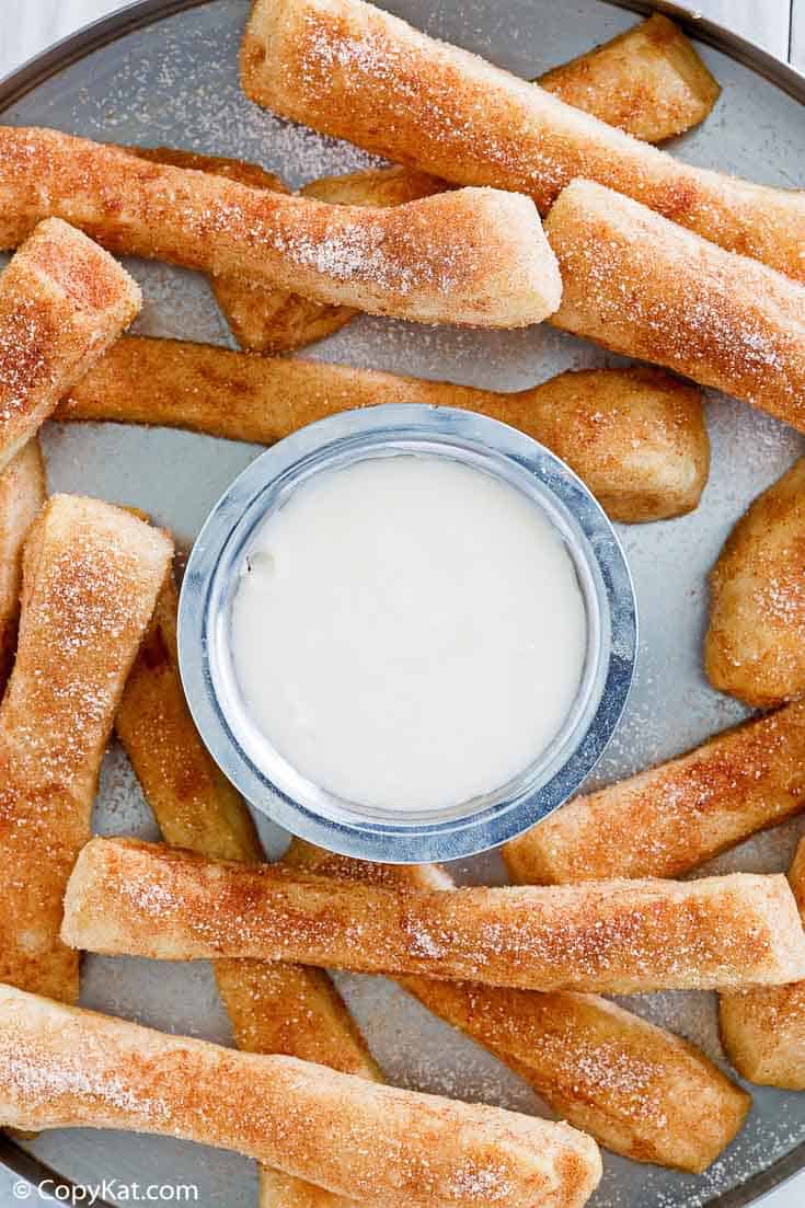 cinnamon bread sticks and icing dipping sauce