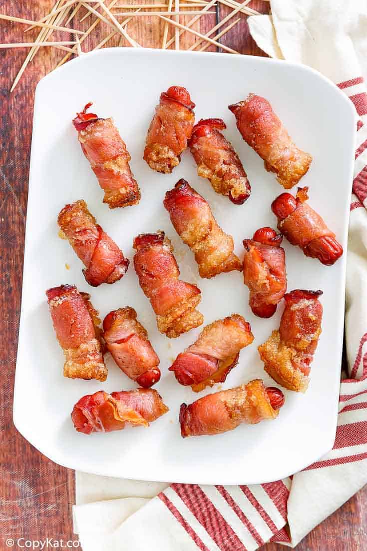 https://copykat.com/wp-content/uploads/2020/08/Brown-Sugar-Bacon-Wrapped-Little-Smokies-Pin-1.jpg