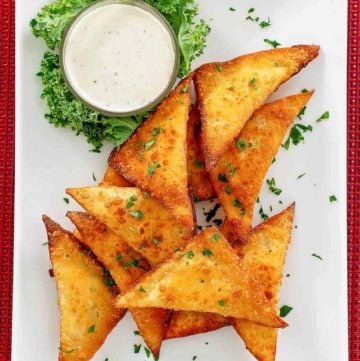 wonton jalapeno poppers and dip on a platter