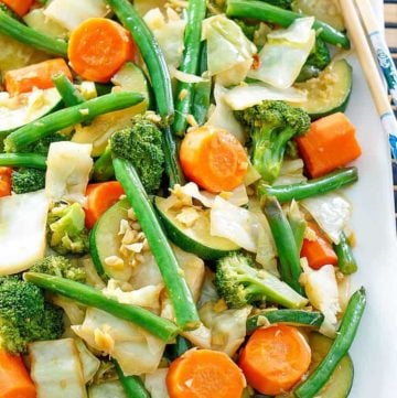 verduras mixtas cocidas en un plato