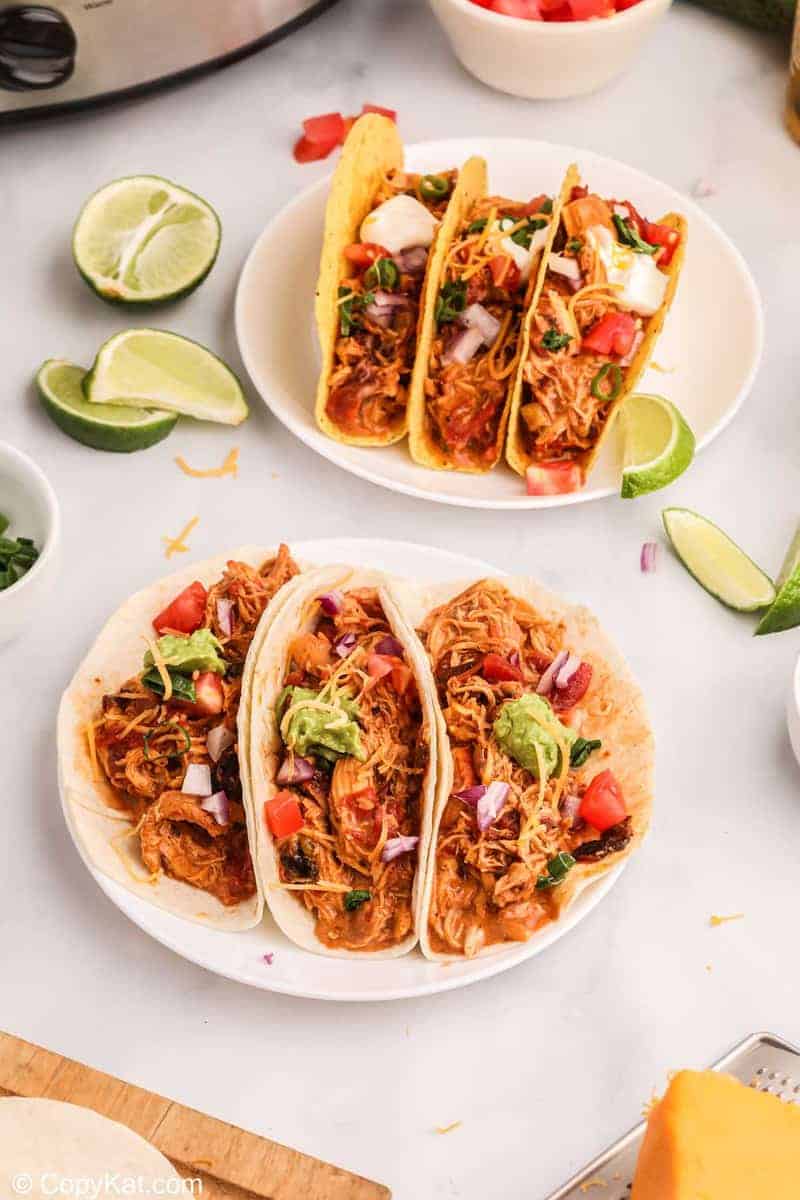 Crockpot chicken tacos and lime slices