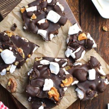 eight pieces of rocky road candy with walnuts