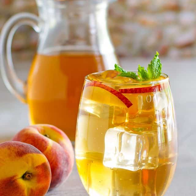 Refreshing Olive Garden Peach Iced Tea - CopyKat Recipes