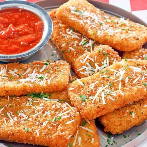 Our Cheesesticks are the perfect appetizer to share with family