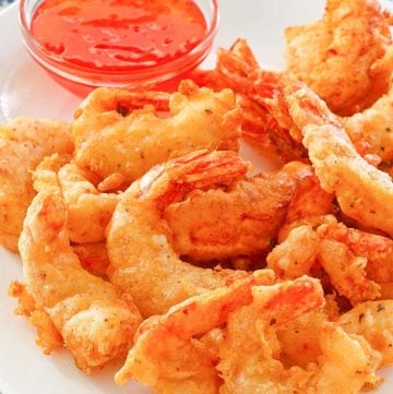 beer battered fried shrimp with dipping sauce