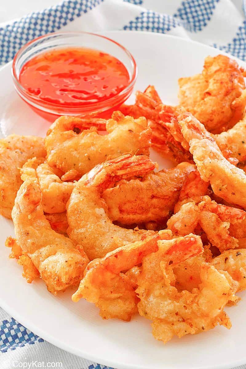 beer battered fried shrimp with dipping sauce