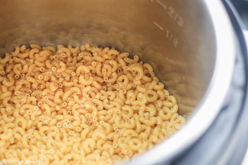 dry macaroni pasta in an Instant Pot