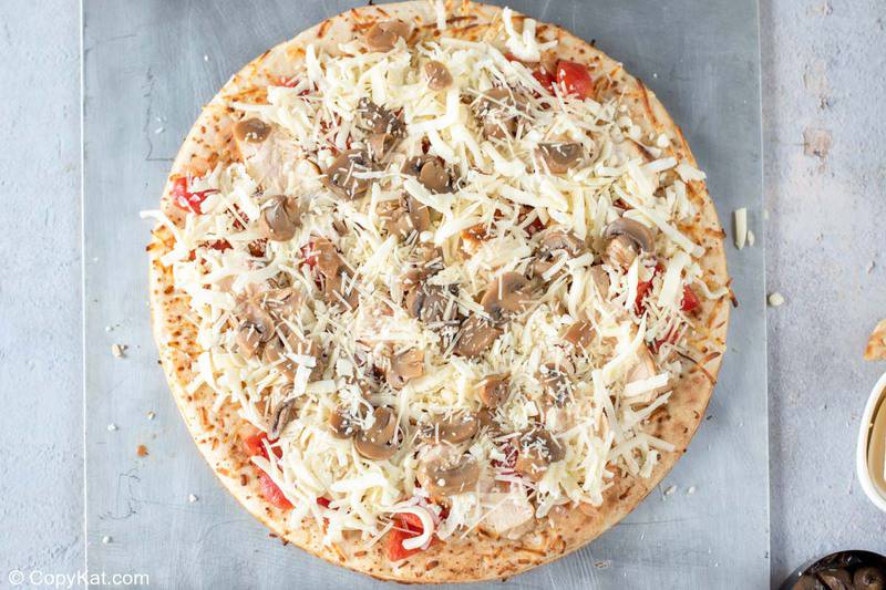 Olive Garden Chicken Formaggio Pizza - Copykat Recipes