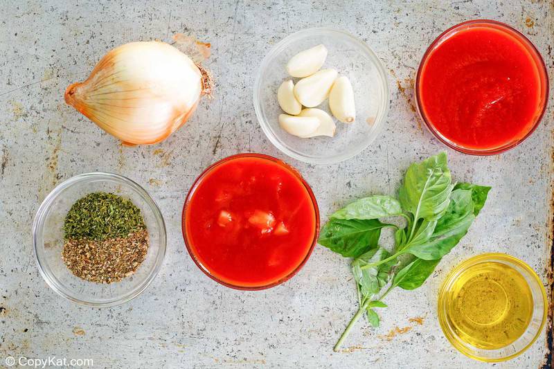 homemade spaghetti sauce ingredients.