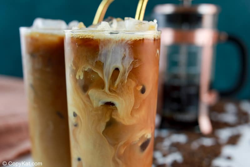 https://copykat.com/wp-content/uploads/2021/08/Starbucks-Vanilla-Sweet-Cream-Cold-Brew-Photo-2.jpg