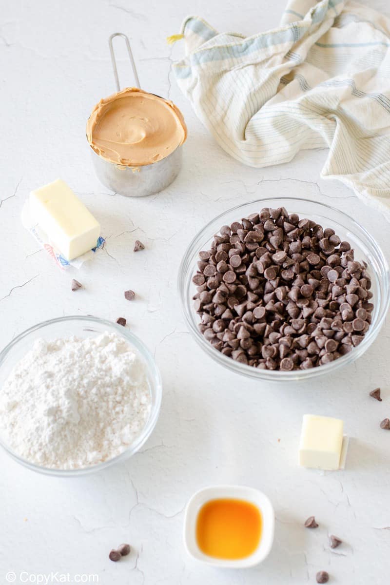 Reese's peanut butter cups ingredients.