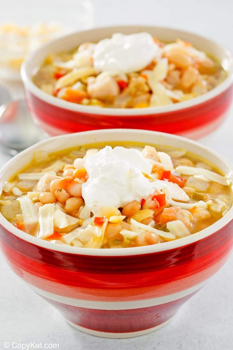 homemade Ruby Tuesday white chicken chili in two bowls.