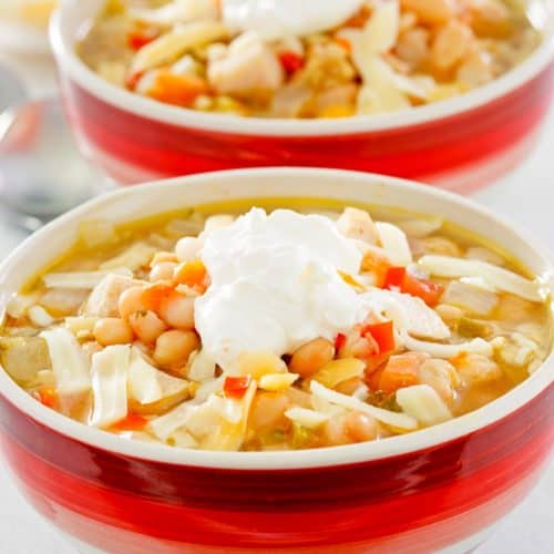 homemade Ruby Tuesday white chicken chili in two bowls.