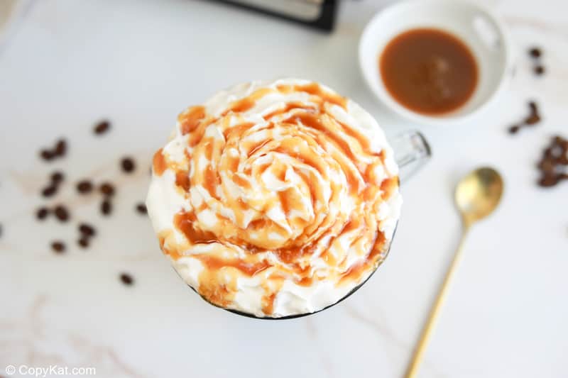 Iced Caramel Latte {Starbucks Copycat} – Snacks and Sips