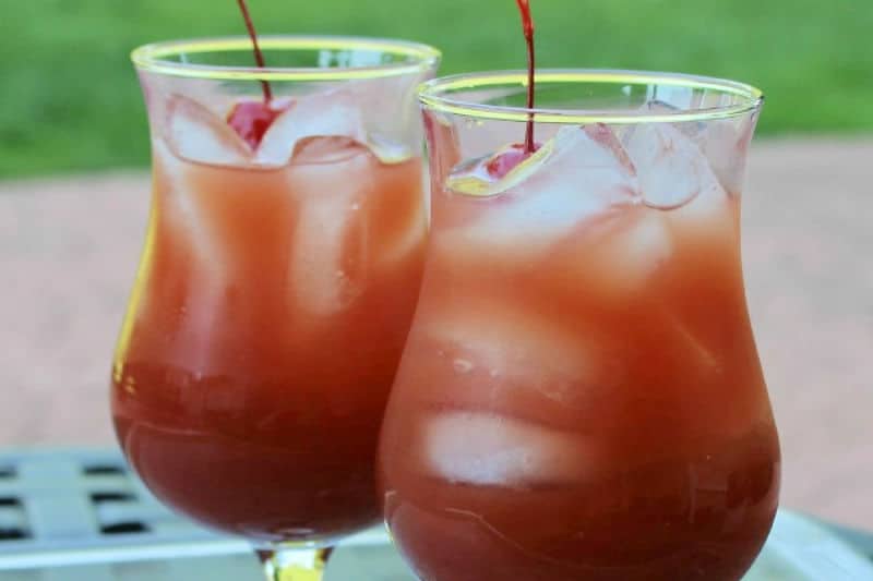 bahama mama cocktail in two glasses.