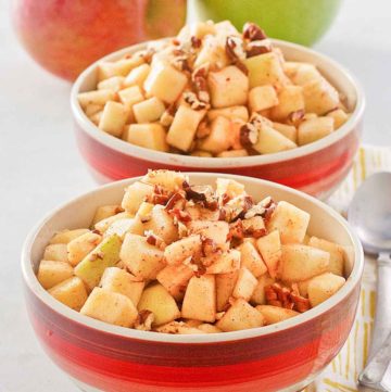 charoset in two bowls and two apples.