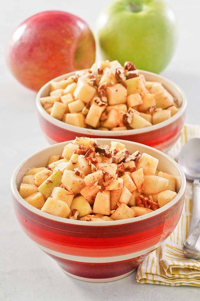 charoset in two bowls and two apples.