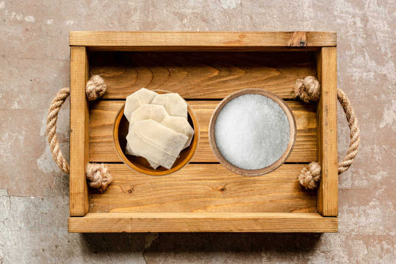 ingredients for sweet ice tea on a wood tray.