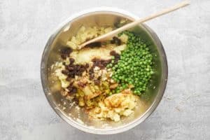 vegetable samosa filling ingredients in a bowl.