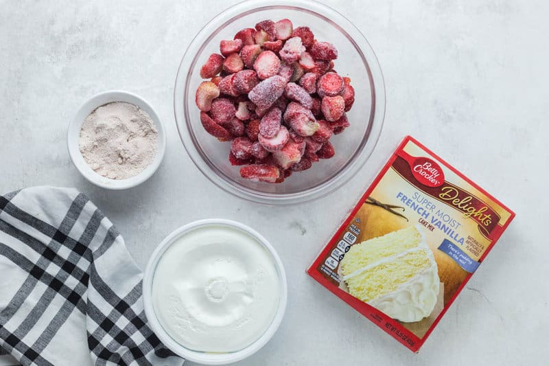 strawberry poke cake ingredients.